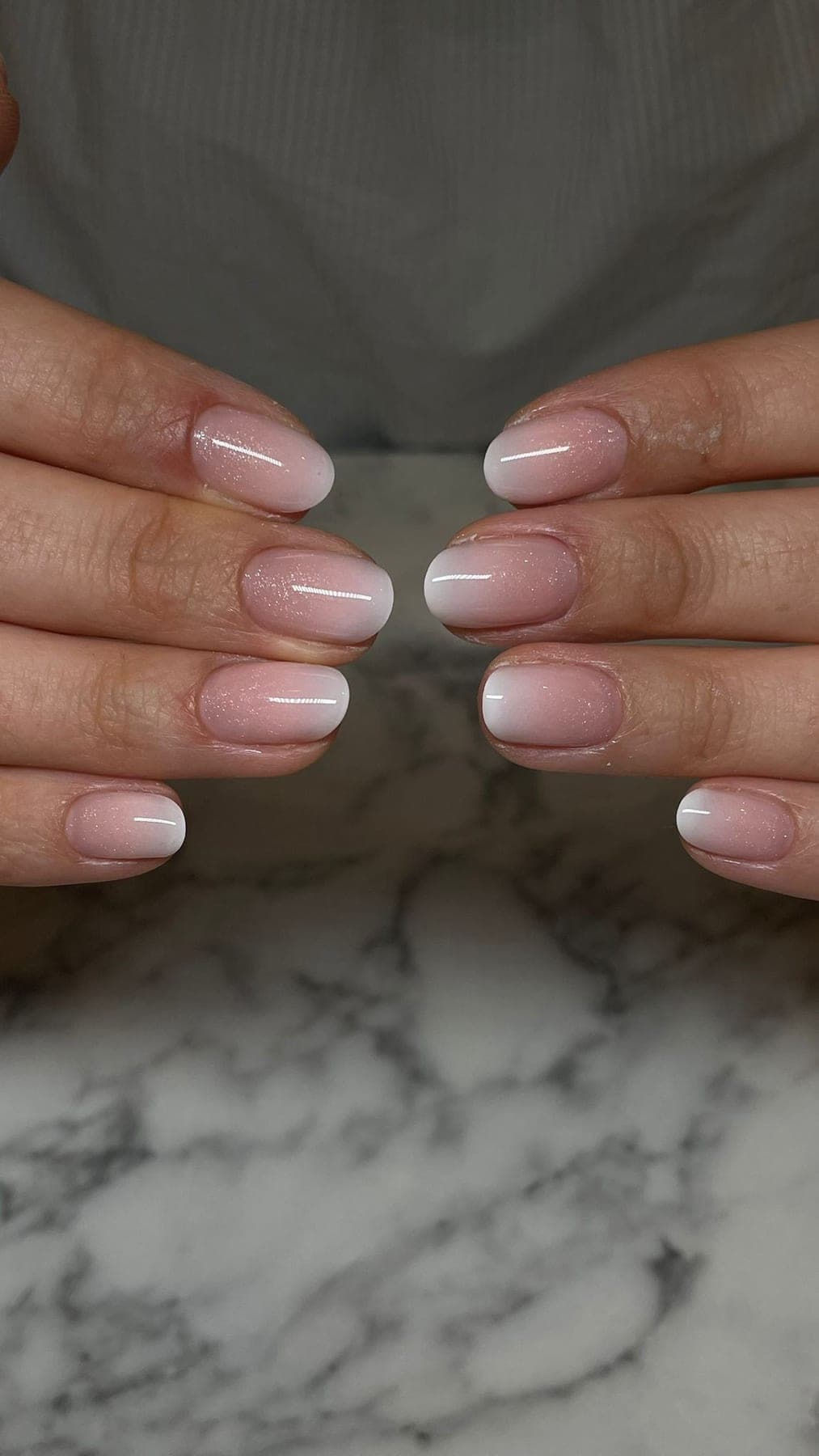 French nude classique, pointe blanche fine et brillance naturelle.
